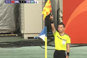 逃过一劫？U23国足2-2遭乌兹别克扳平，裁判举旗越位