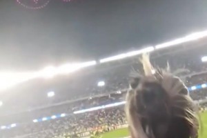 阿根廷网友痛批梅西退役灯光秀：我都准备哭了，你给我放广告