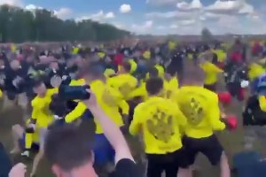 就是干！500名俄罗斯足球流氓vs500名俄罗斯足球流氓